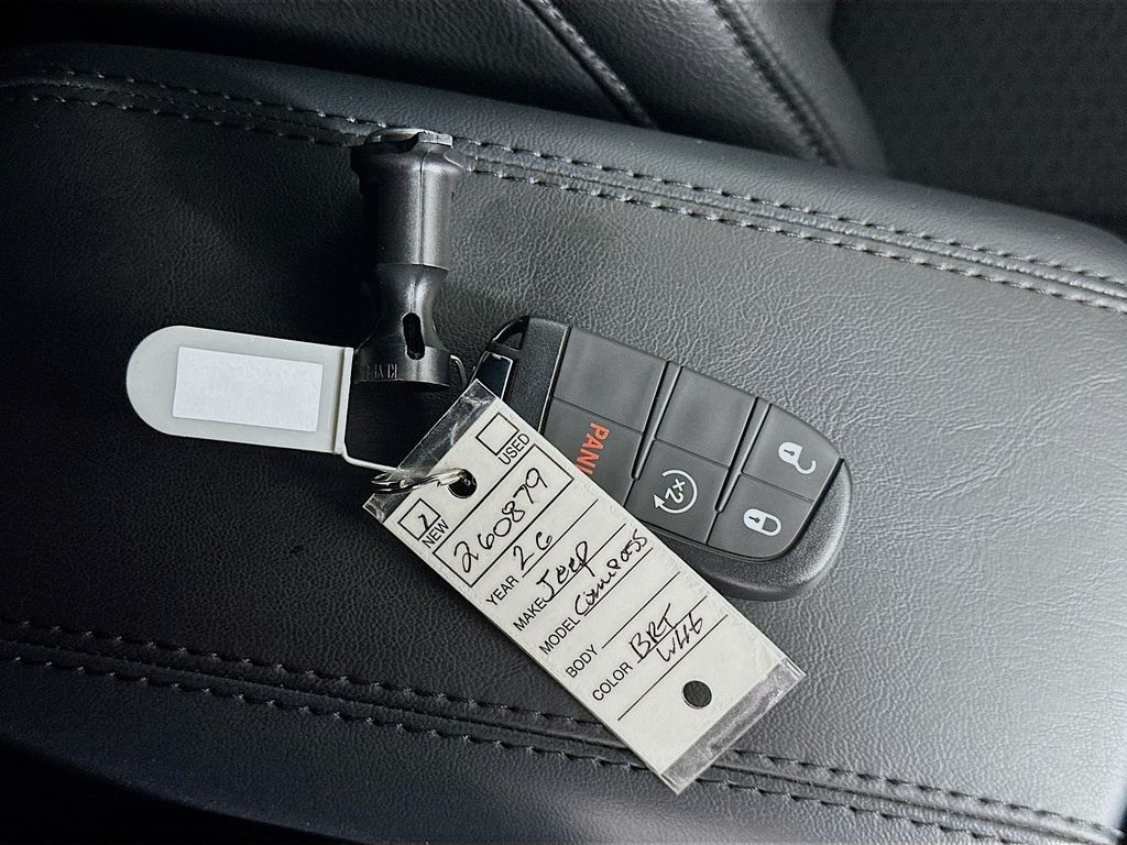 New 2026 White/off-white Jeep Latitude Altitude image 20