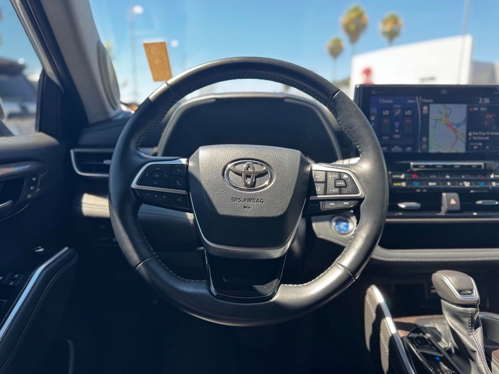 Used 2022 Toyota Highlander Hybrid SUV