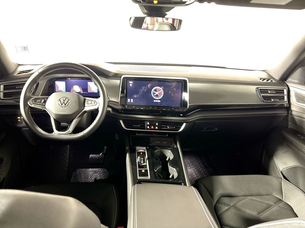 2024 Volkswagen Atlas Cross Sport 2.0T SE w/Technology