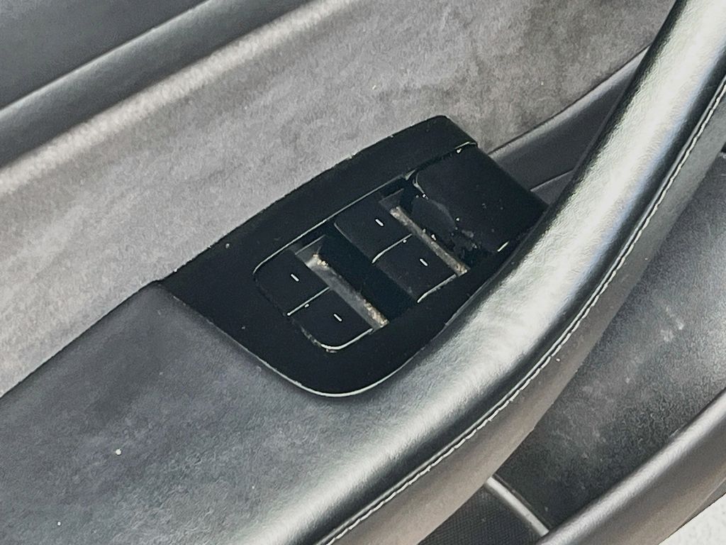 Used 2019 Black Tesla Standard Range Plus image 17