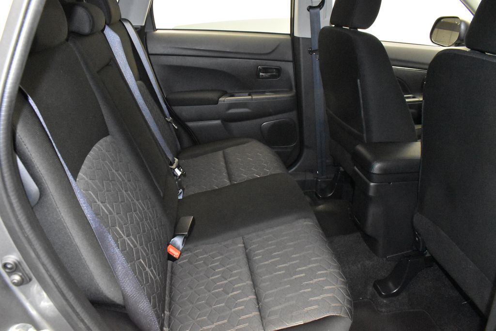2024 Mitsubishi Outlander Sport ES 27