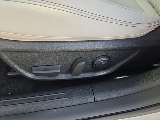 2025 Genesis G70  18