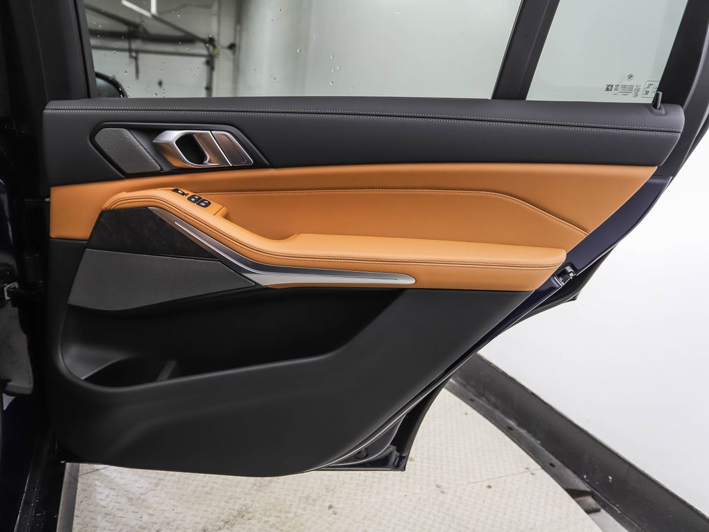 Thumbnail: 2026 BMW X7 - 30