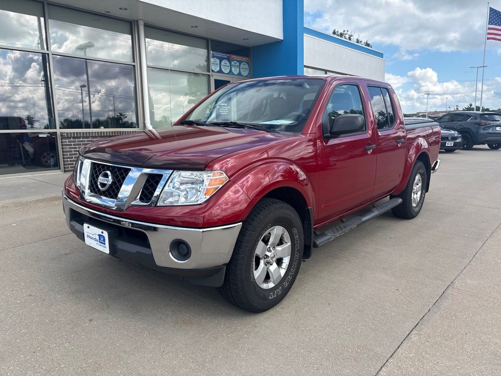 2011 Nissan Frontier Rojo (Red Brick Pearl/Mica) Camioneta Todo terreno 5 velocidades Automática marcha alta