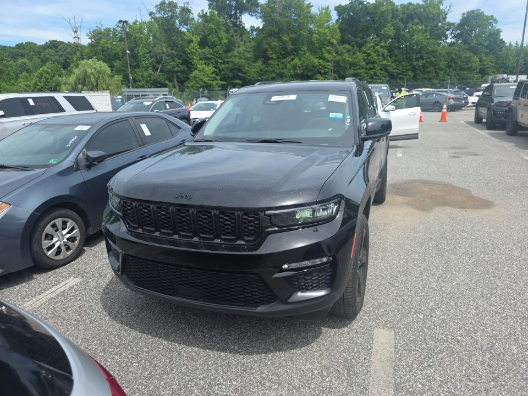 Diamond Black Crystal Pearlcoat 2023 Jeep Grand Cherokee SUV / Crossover Four-Wheel Drive 8-Speed Automatic