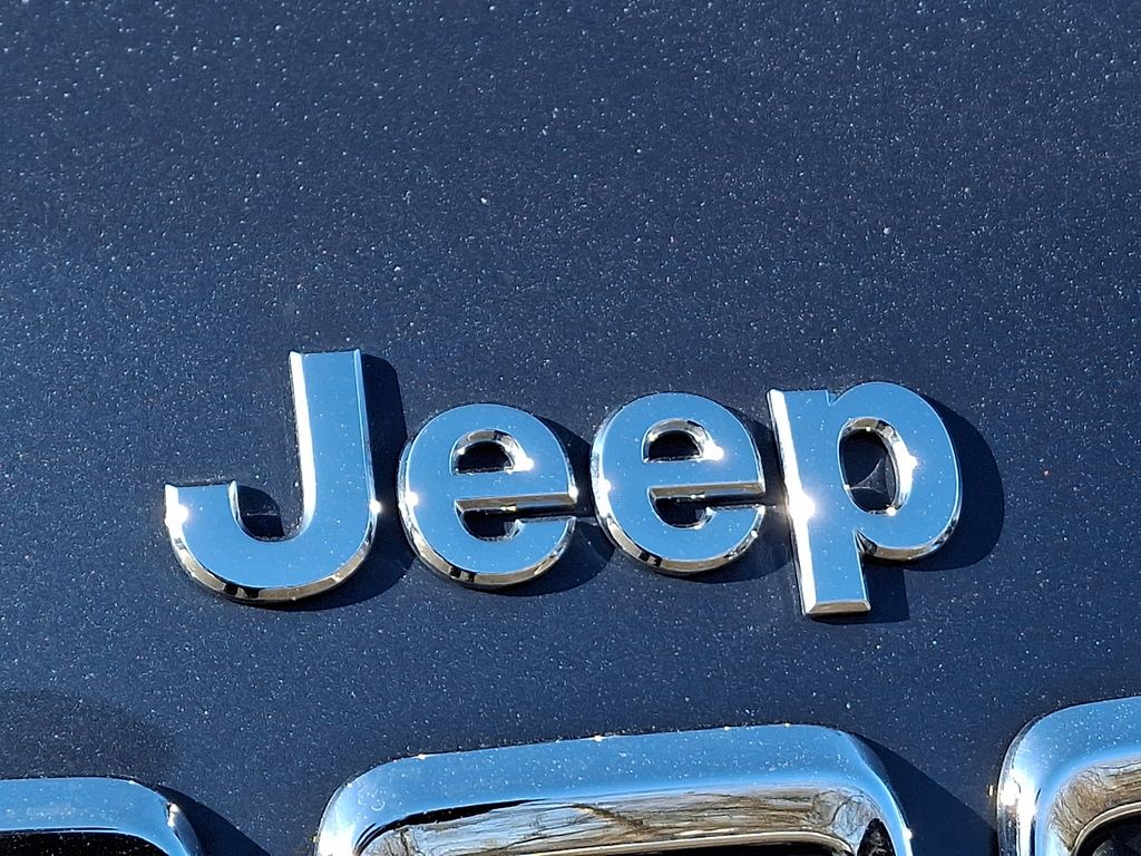 Thumbnail: 2021 Jeep Cherokee - 31