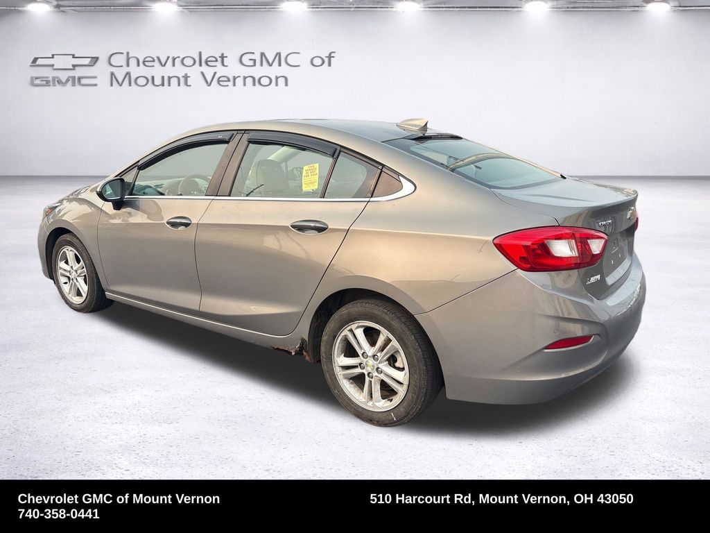 2017 Chevrolet Cruze LT - Image 3