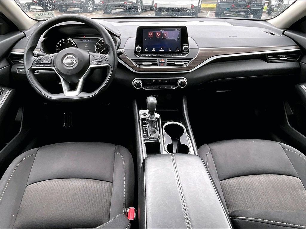 2024 Nissan Altima — photo 21
