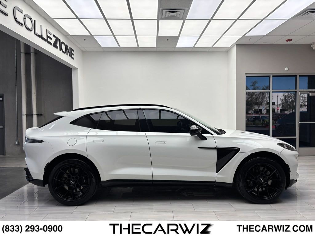 2021 Aston Martin DBX