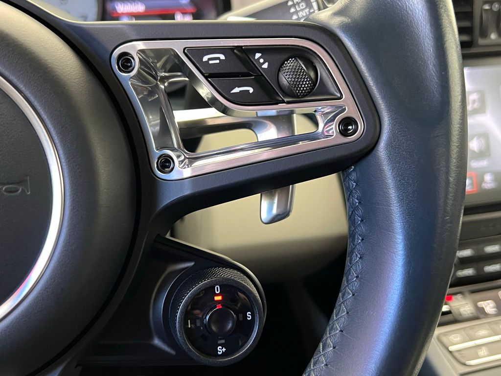 Thumbnail: 2019 Porsche 911 - 9