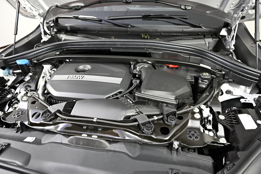 2025 BMW X2 xDrive28i 27