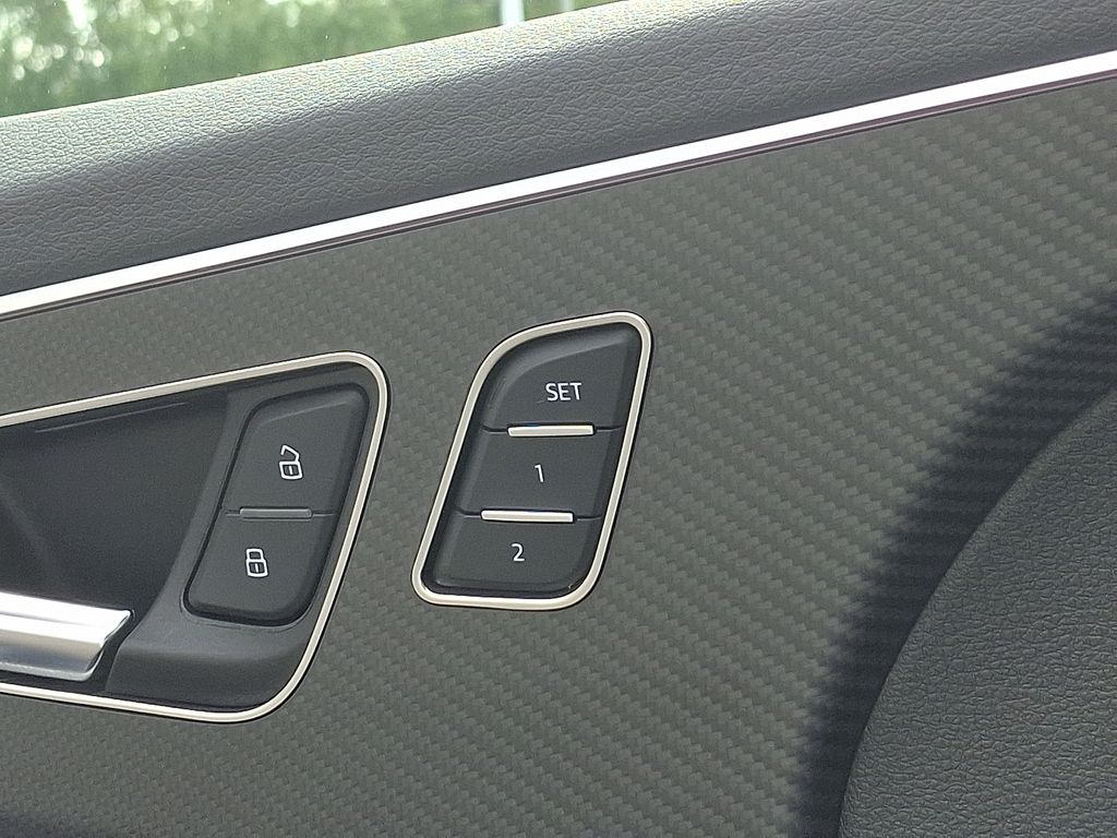 Thumbnail: 2025 Audi SQ7 - 25