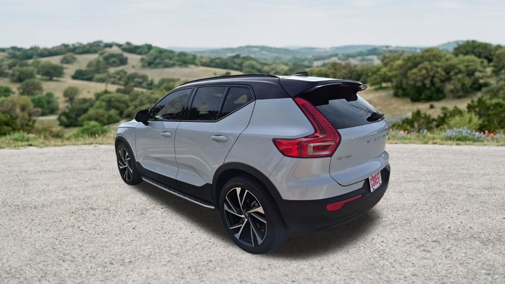 Used Car 2022 Volvo Xc40  R-design For Sale Under $20,000 In Austin, Texas