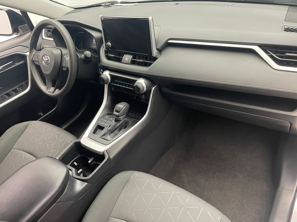 2023 Toyota RAV4 XLE 16