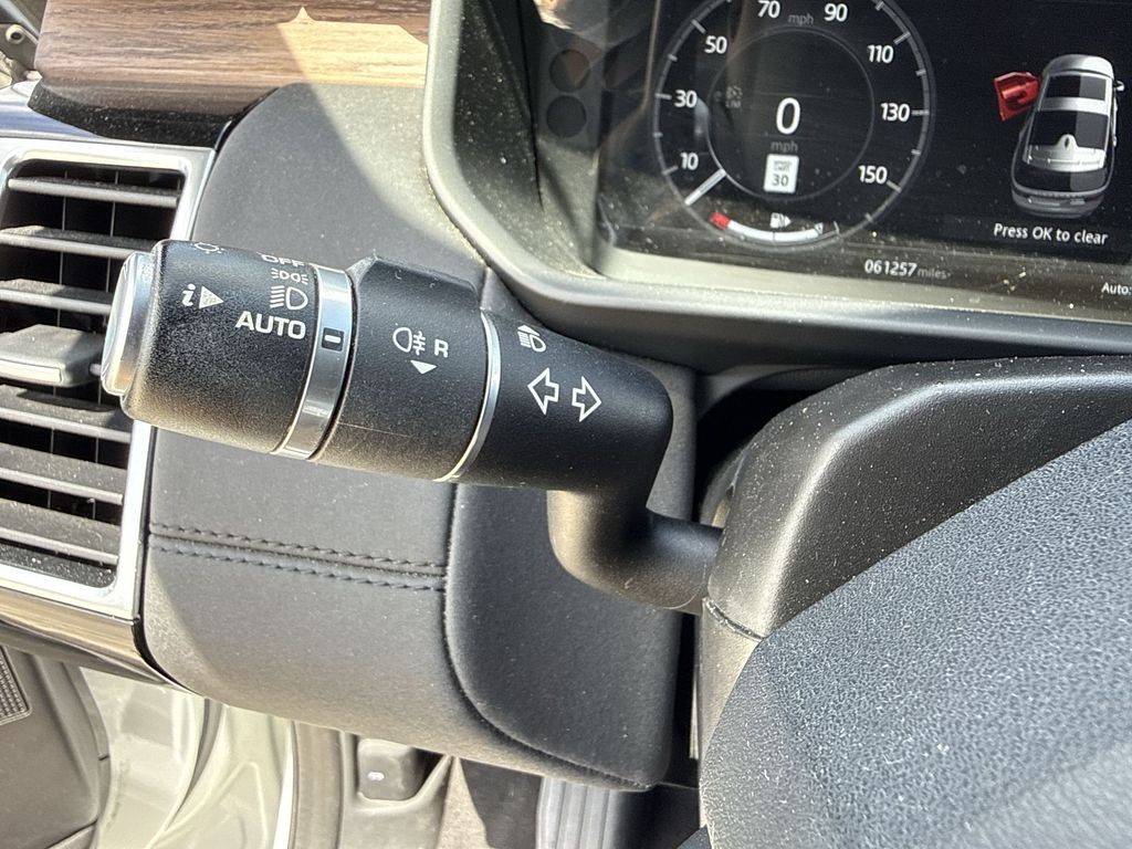 Thumbnail: 2018 Land Rover Discovery - 28