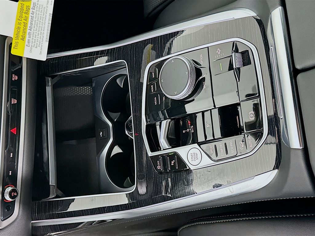 Thumbnail: 2026 BMW X7 - 15