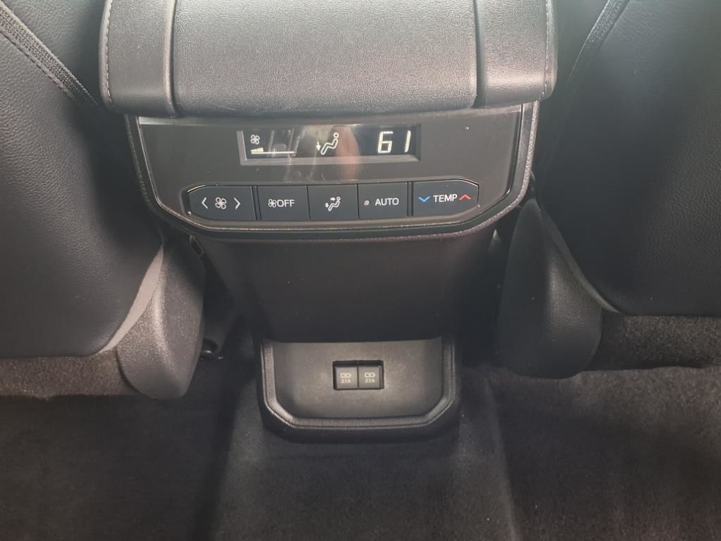 2020 Toyota Highlander XLE photo 12