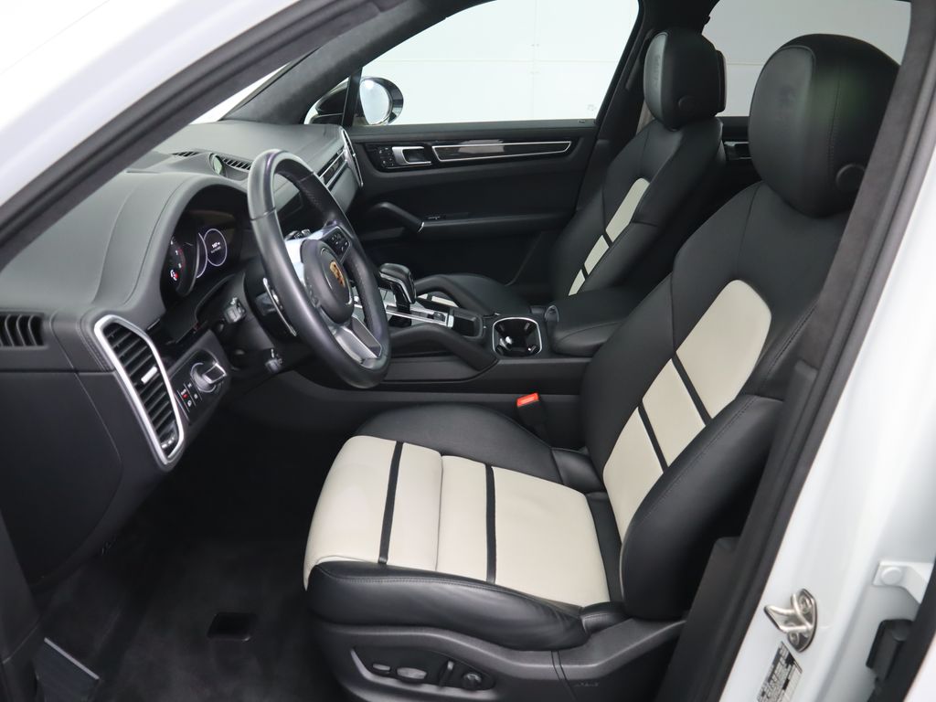 Thumbnail: 2023 Porsche Cayenne - 20