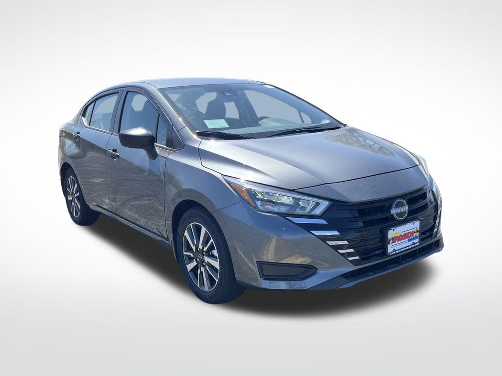 2025 Nissan Versa 1.6 S photo