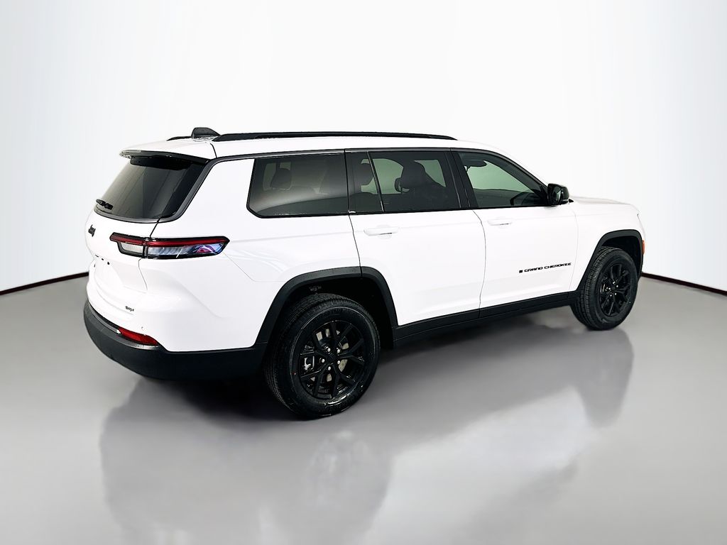New 2026 White/off-white Jeep Laredo Altitude image 7