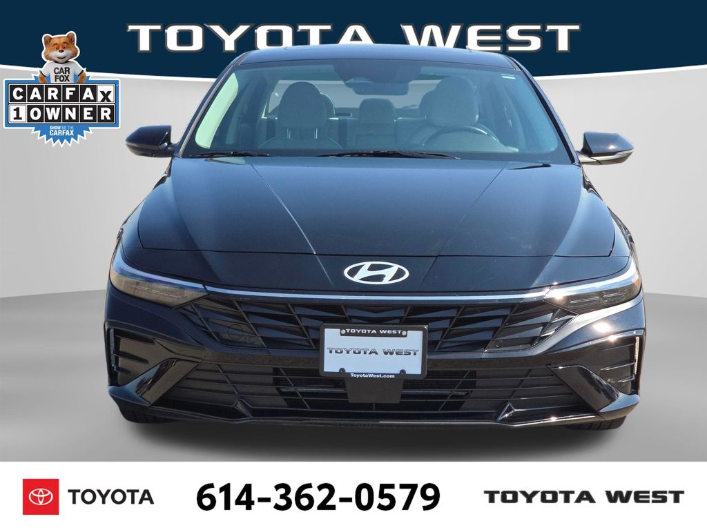 Used 2025 Black Hyundai Limited image 2