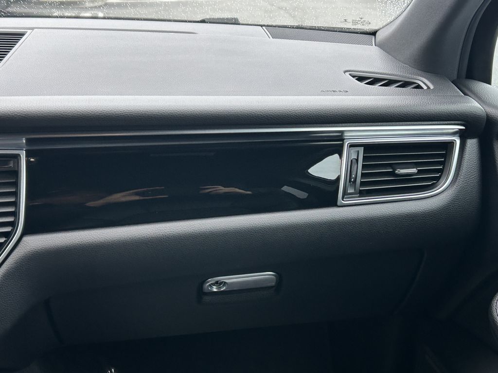 Thumbnail: 2018 Porsche Macan - 23