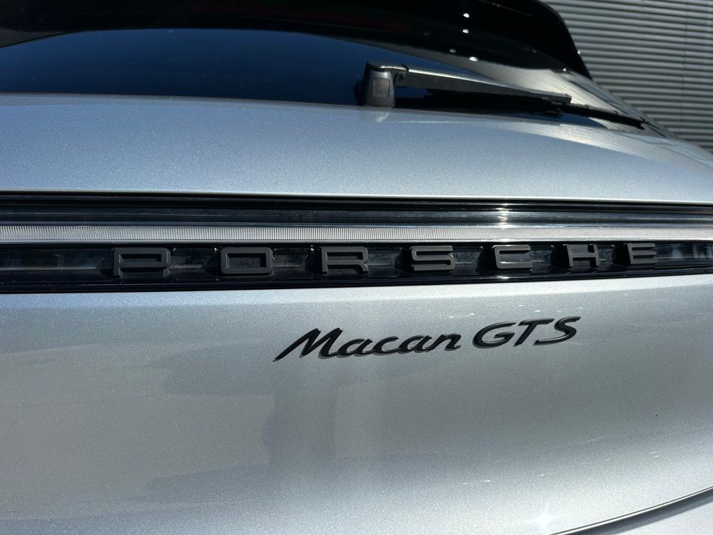 Thumbnail: 2023 Porsche Macan - 14