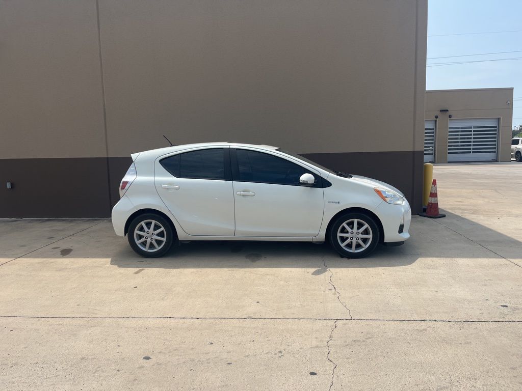 2014 Toyota Prius c Three 4