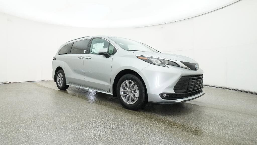 Thumbnail: 2025 Toyota Sienna - 32