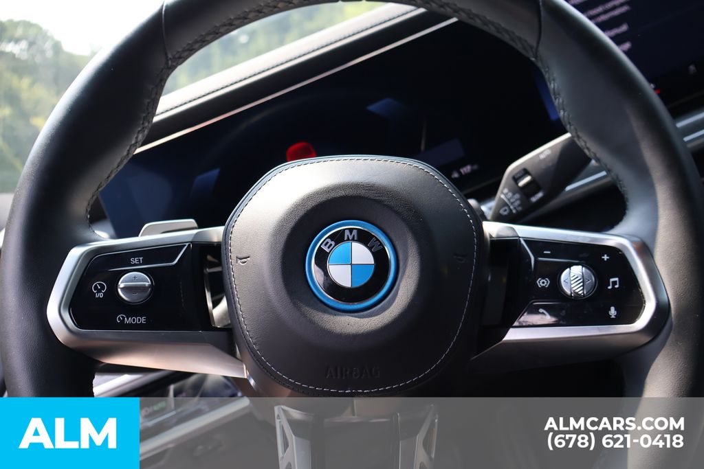 Used 2023 Black BMW xDrive60 image 32