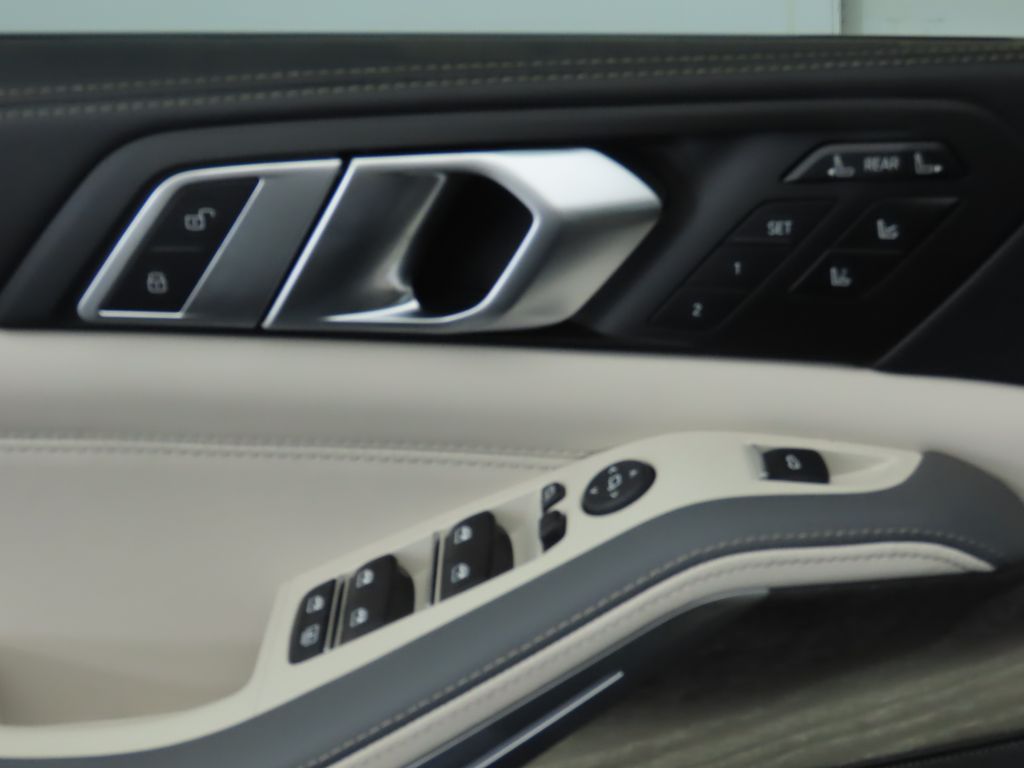 Thumbnail: 2026 BMW X7 - 25