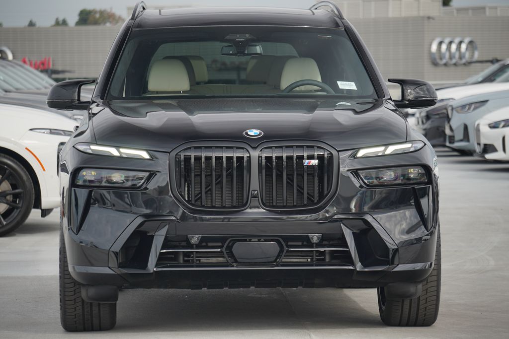 2025 BMW X7 M60i 2