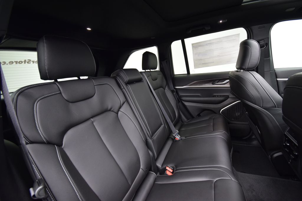 new 2026 Jeep Grand Cherokee car, priced at $41,920