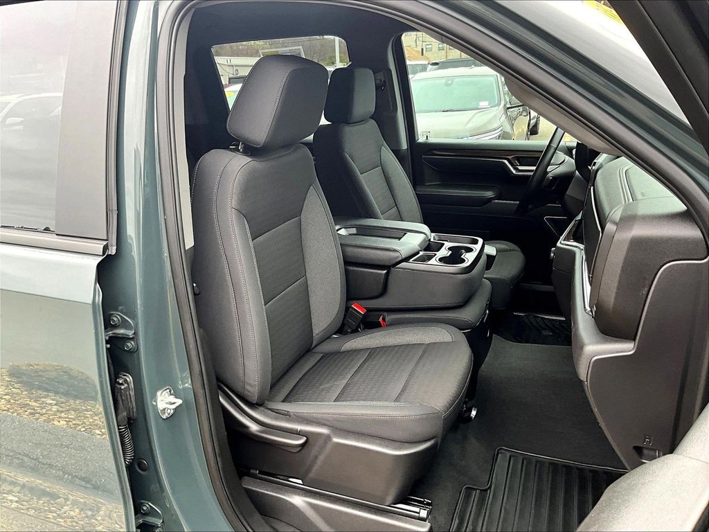 2025 Chevrolet Silverado 1500 — photo 11