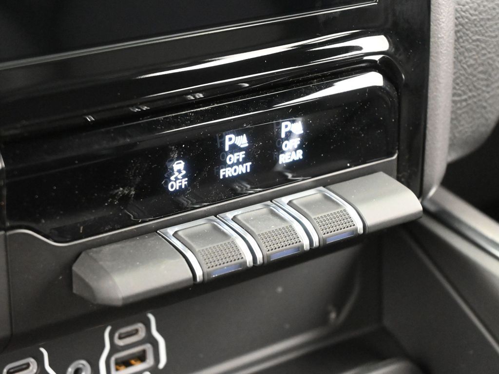 New 2026 Granite Crystal Metallic Clearcoat Ram Laramie image 24