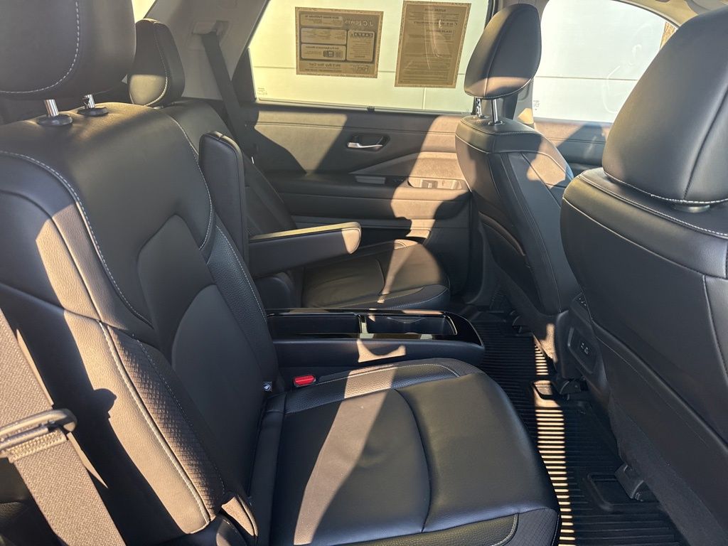 2024 Nissan Pathfinder SL FWD