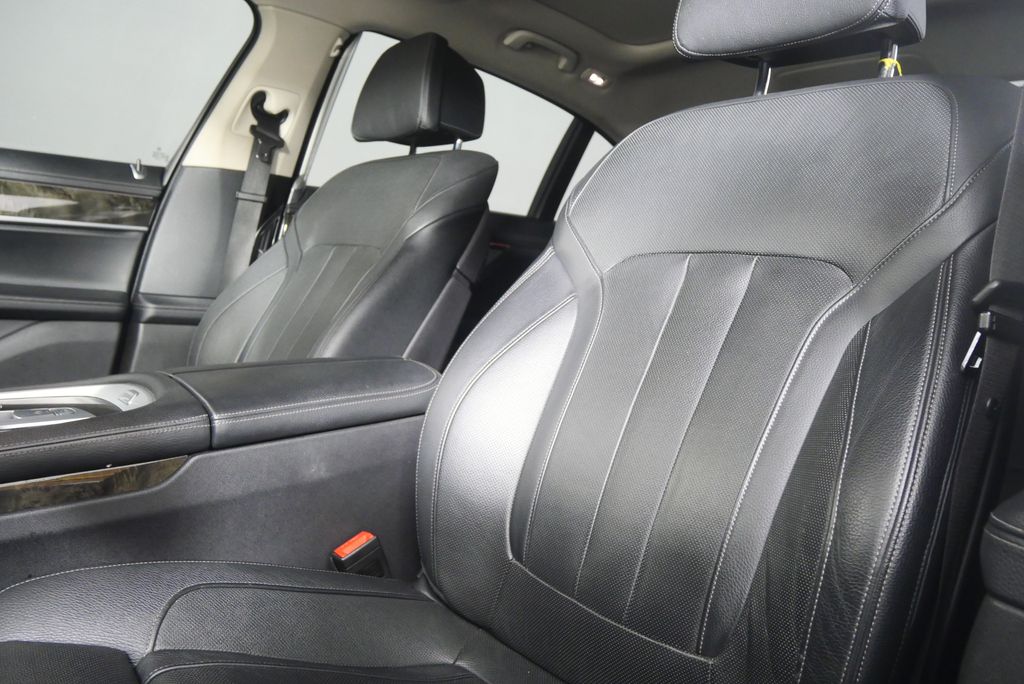 Thumbnail: 2017 BMW 7 Series - 10