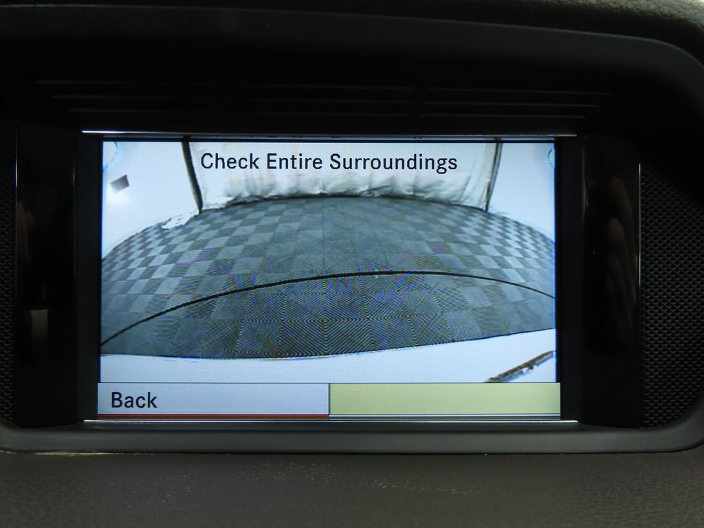 Thumbnail: 2010 Mercedes-Benz E-Class - 16