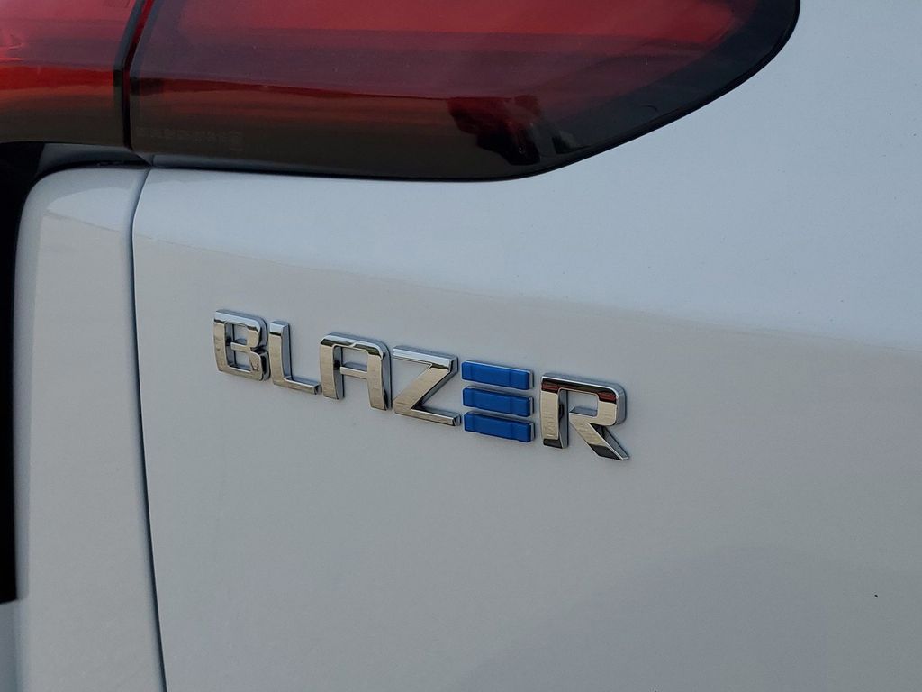 2025 Chevrolet Blazer EV LT 8