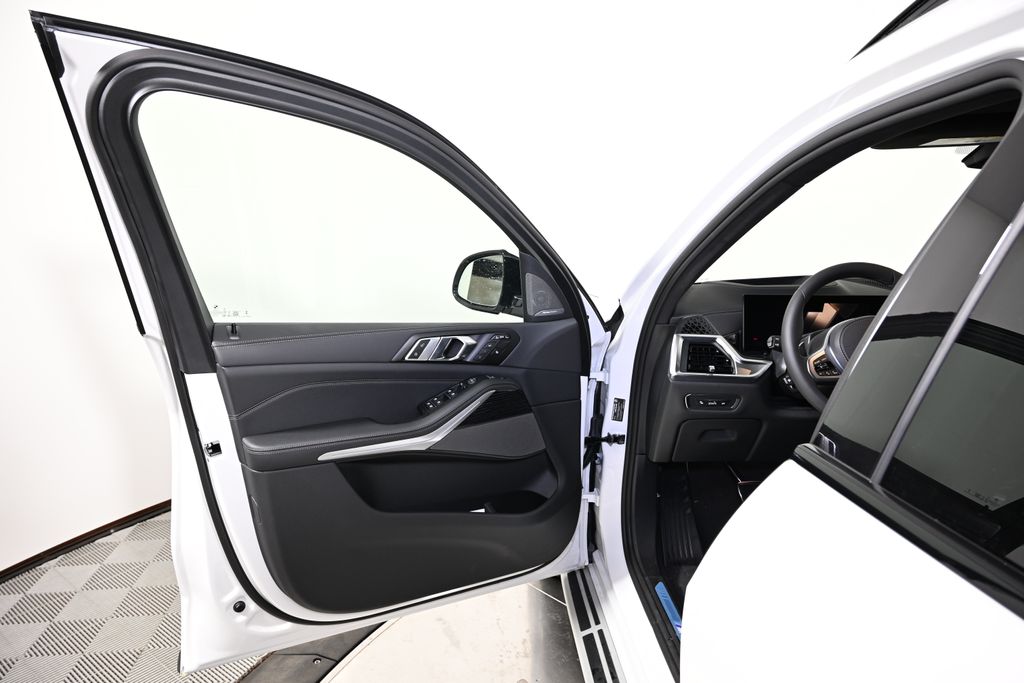 2026 BMW X7 xDrive40i 21