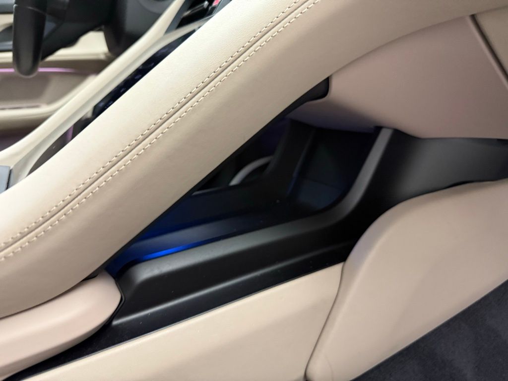 Thumbnail: 2021 Porsche Taycan - 31