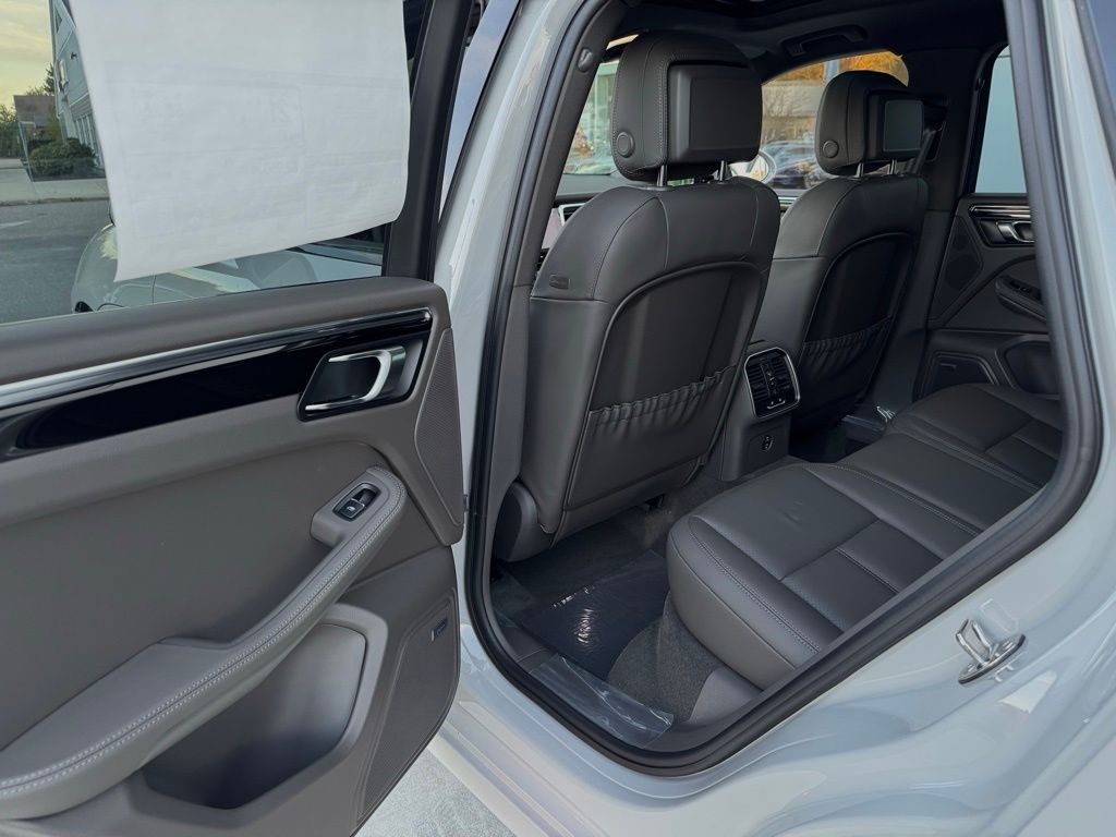 Used 2026  Porsche  image 47