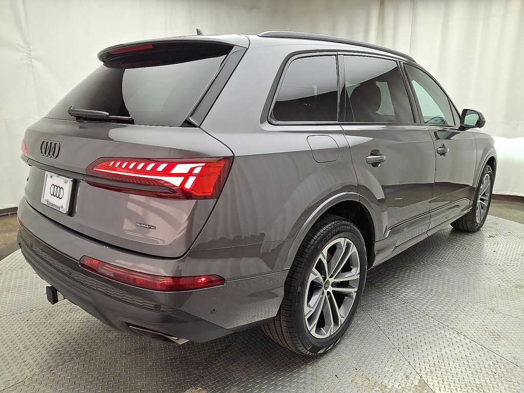 Thumbnail: 2026 Audi Q7 - 3