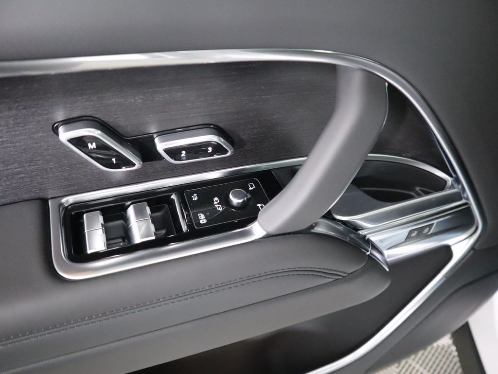 Thumbnail: 2026 Land Rover Range Rover - 24