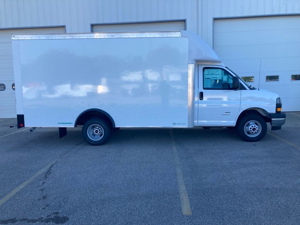 Summit White 2026 GMC Savana Chassis 4500 159 Cutaway RWD Van Rear-Wheel Drive 8-Speed Automatic
