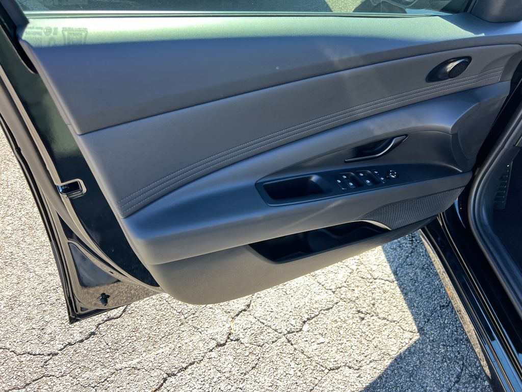 2025 Hyundai Elantra SEL Sport - 9