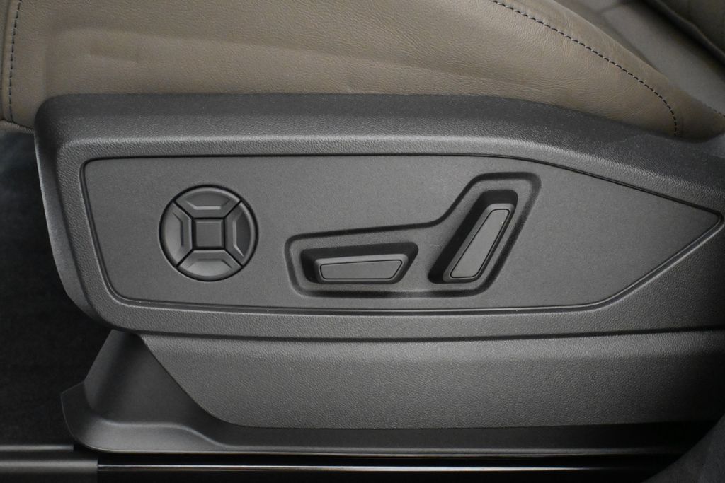 Thumbnail: 2025 Audi Q5 - 26