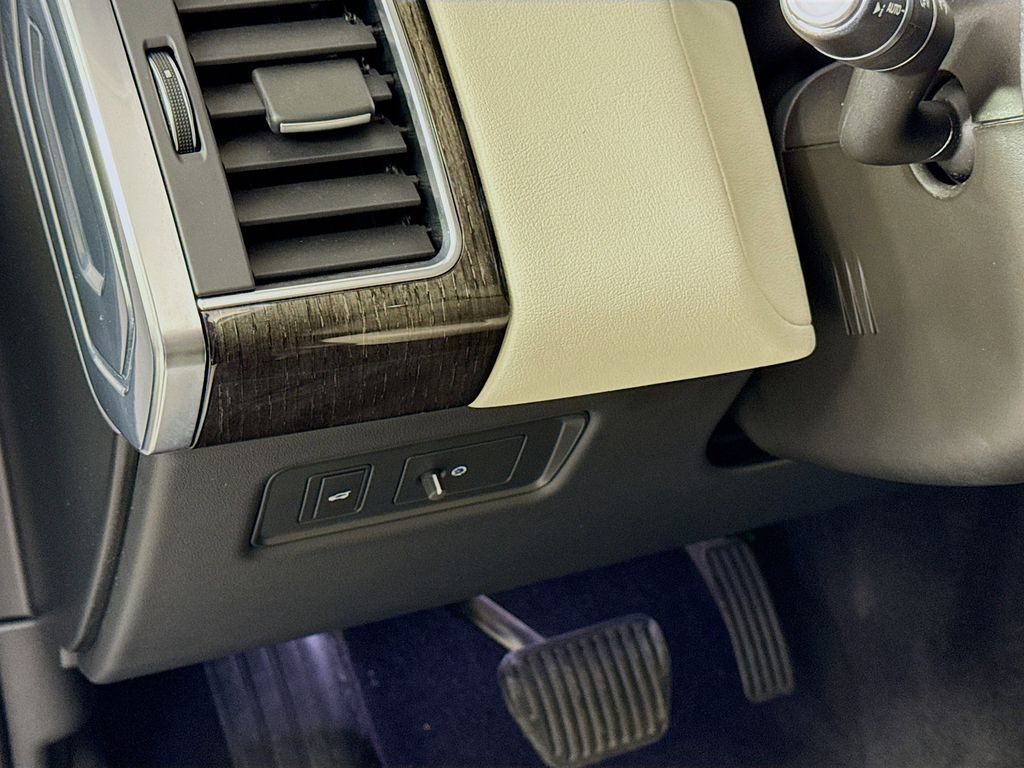 Thumbnail: 2020 Land Rover Range Rover Sport - 10