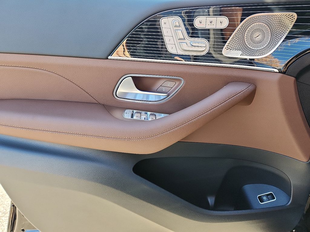 Thumbnail: 2026 Mercedes-Benz GLE - 8