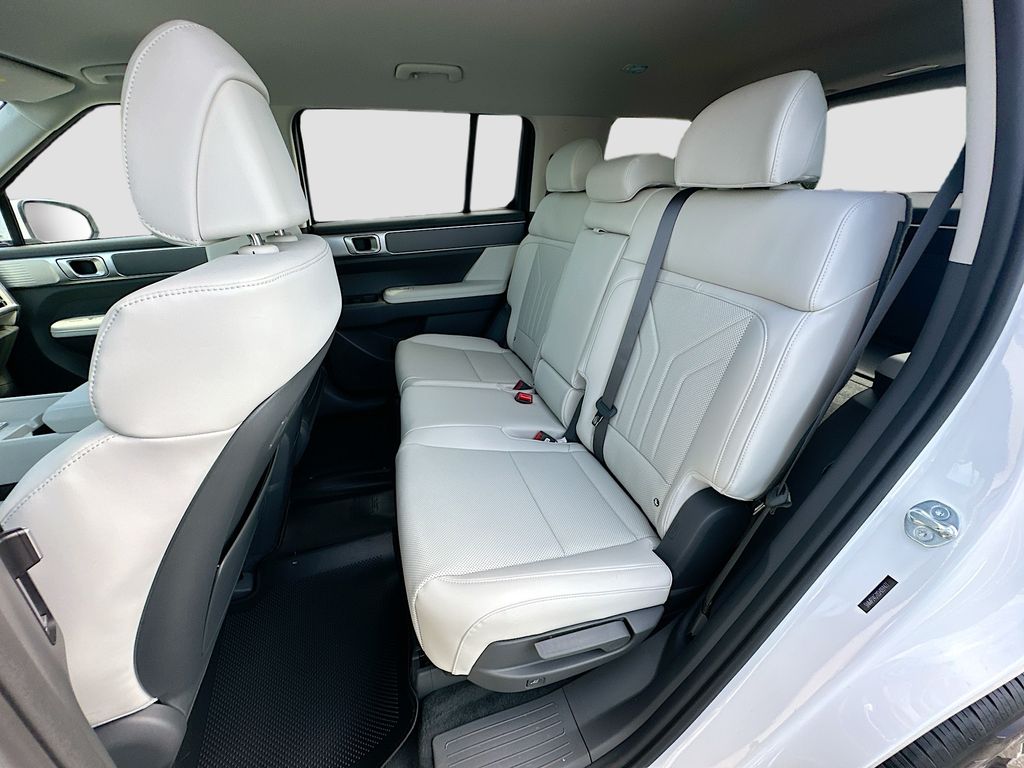 2025 Hyundai Santa Fe SEL 16